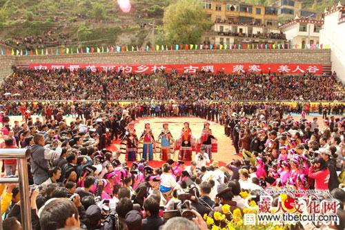 2015丹巴嘉绒藏族风情节将于10月26日至28日举行