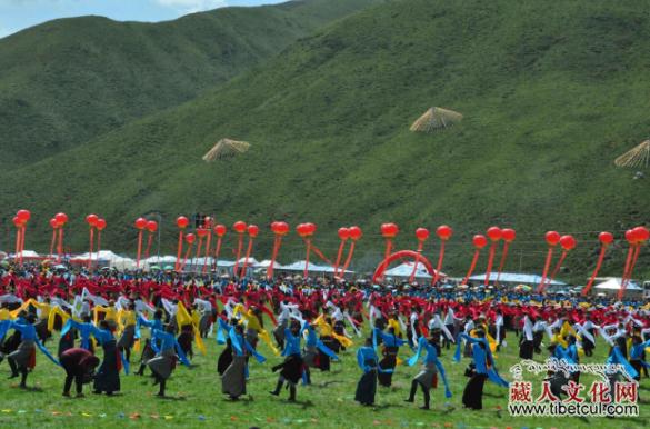 第四届中国藏族锅庄舞大赛暨碌曲香浪节盛大开幕