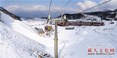 新一轮旅游高峰 四川阿坝州冰雪旅游态势火爆