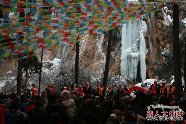 九寨沟第七届国际冰瀑旅游节昨日开幕