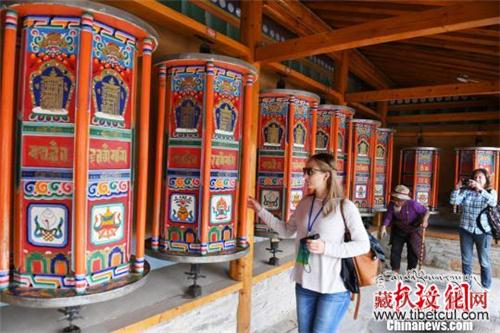 中外旅行商考察“世界藏学府”拉卜楞寺（组图）