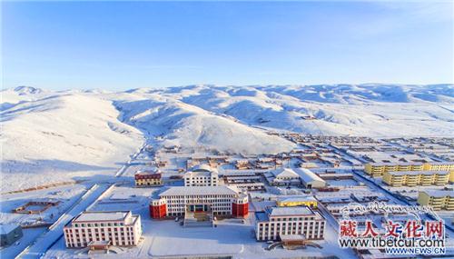青海玛多县初春雪景 积雪不融如童话世界（组图）
