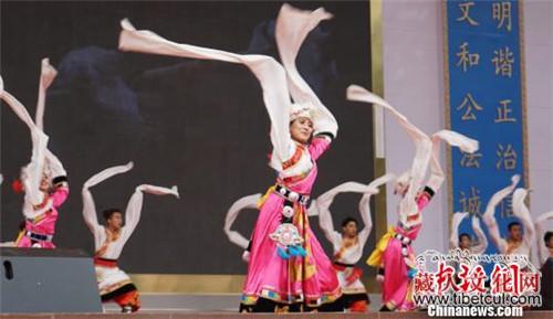 甘肃迭部红色旅游节开幕 获批“中国大力士之乡”