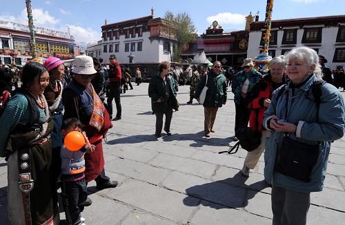 气候日益转暖 西藏旅游逐渐升温准备迎接旅游者