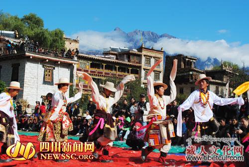 四川甘孜州丹巴嘉绒藏族乡村风情节近日隆重开幕