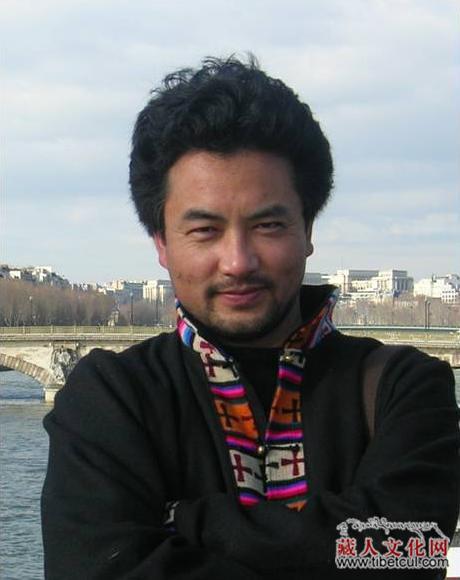 万玛才旦西宁机场被扣押 身体不适已送医院观察