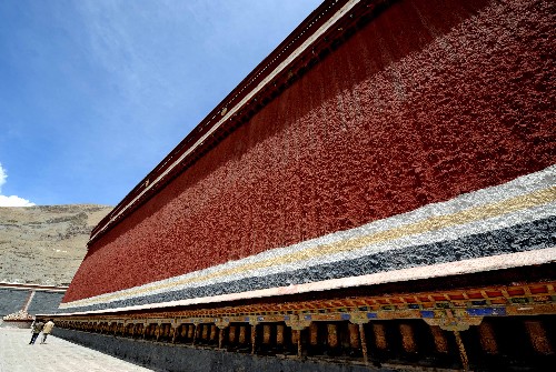 西藏萨迦寺主殿维修近期将全面竣工