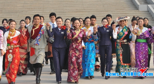 图：藏族乘务员招聘会举办 34位应聘者进入复试