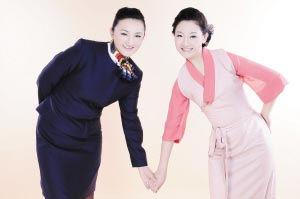 来自雪域高原的美丽空姐争相绽放在蓝天之上