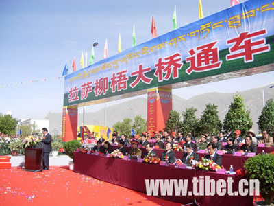 西藏首座城市立交桥“五一”通车