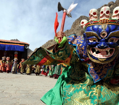 楚布寺举行一年一度的跳神活动