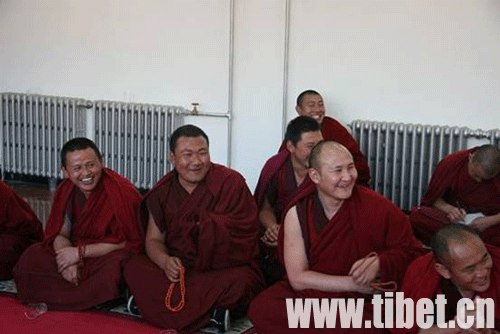 第四届藏传佛教高级学衔辩经考试在西黄寺举行