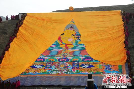 “世界藏学府”拉卜楞寺晒佛节展巨幅文殊菩萨像