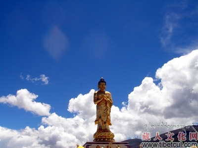 青海湖第一寺：嘉叶寺对外开放