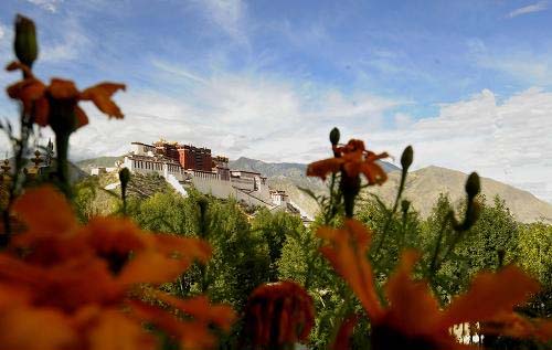 布达拉宫等西藏三大文物修竣在即 举行佛事开光