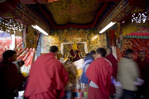 西藏色拉寺举行朝拜金刚橛活动