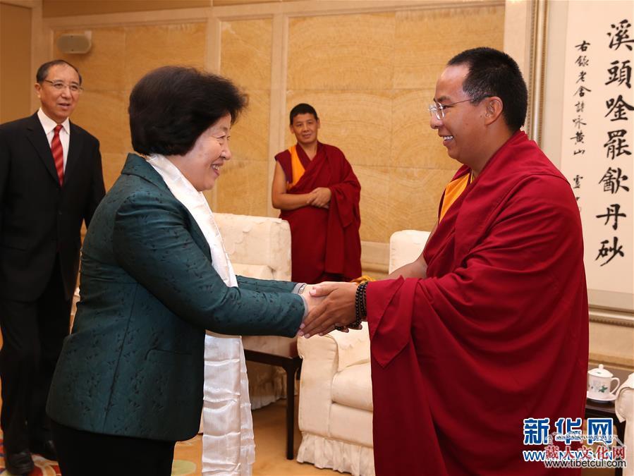 中央统战部部长孙春兰会见班禅额尔德尼·确吉杰布