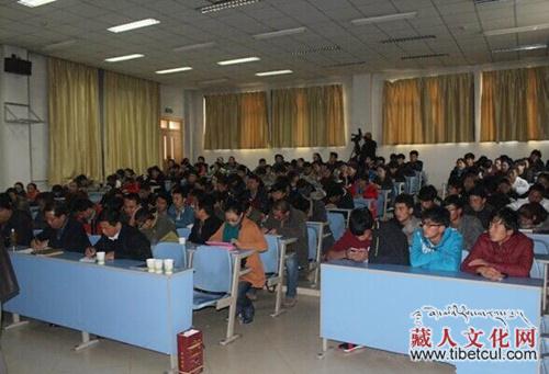 丹珠昂奔教授近日应邀在青海师范大学进行藏学讲座
