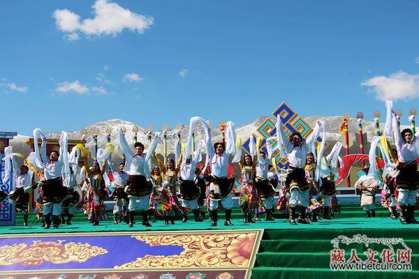 青海藏语广播电视大型演出“走进藏区圣湖礼赞”