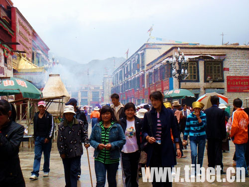 西藏各地欢度传统节日萨嘎达瓦