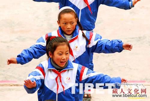 西藏昌都实验小学弦子广播操传承千年国家级非遗