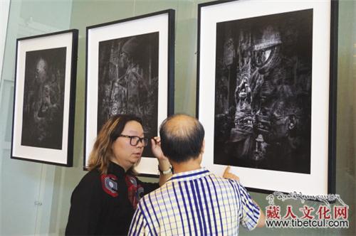 颜劲松摄影作品展《藏人印象》在浙江台州开展