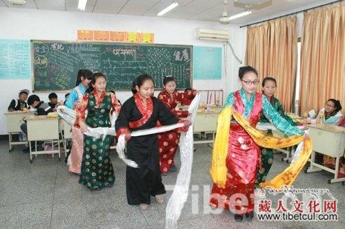绍兴西藏中学师生举办藏历新年联欢会欢庆藏历新年