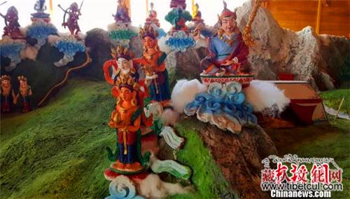 非遗传承“格萨尔史诗泥塑群”亮相青海果洛