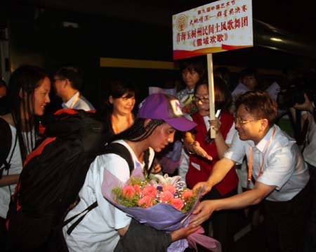玉树歌舞团16日晚抵穗 将参加18日群星奖比赛(图)