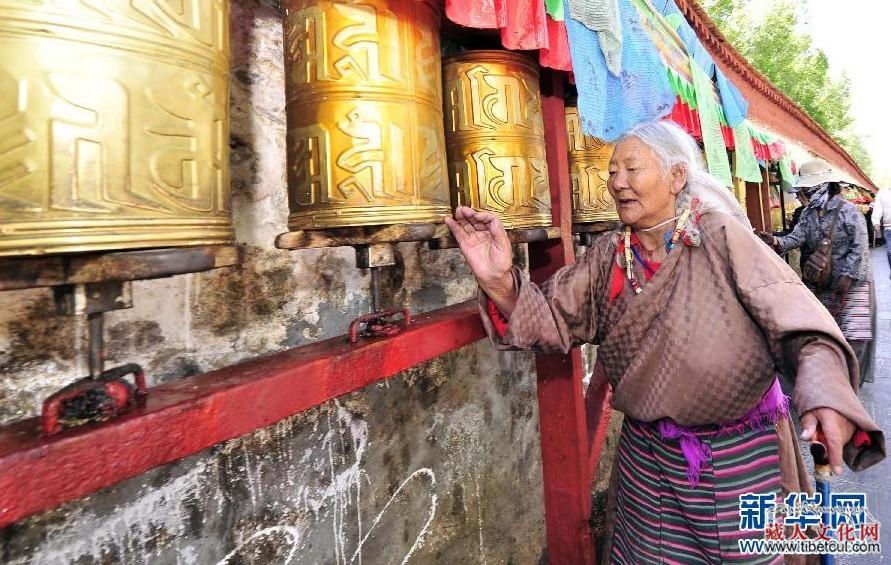 西藏传统宗教活动“萨嘎达瓦”进入本月活动高潮