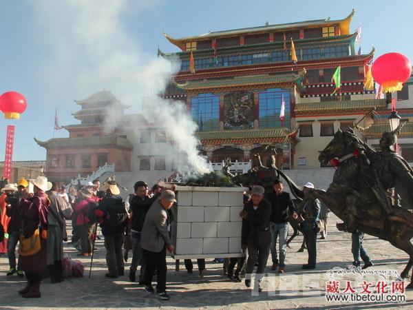 格萨尔文化艺术中心在四川甘孜色达落成