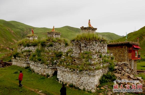 色达发现藏区罕见千年古代佛塔：温玉成教授认定为文物