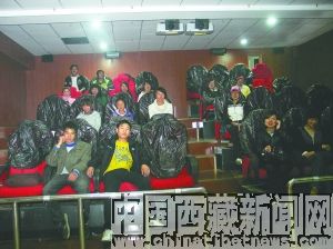 拉萨：3D影院初具形态 10余名市民抢先体验