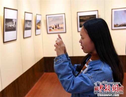 福建举办《读图时代》摄影展 展示藏疆美好瞬间