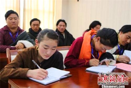 青海省果洛州《格萨尔》文化传承培训班开班