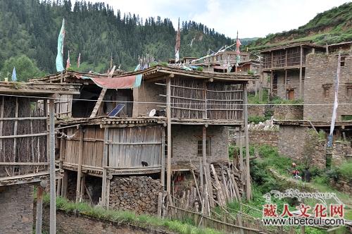 中国民间文艺家协会考察组调研：果洛的藏家碉楼