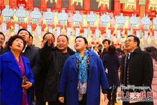 甘肃省甘南州连续十年举办灯迷晚会庆元宵佳节