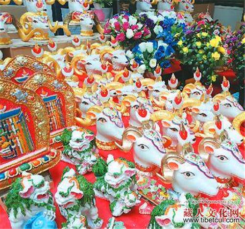 西藏拉萨喜迎藏历新年 藏族同胞购置年货忙