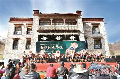 “天边之乡 松赞故里”非遗旅游文化艺术节开幕