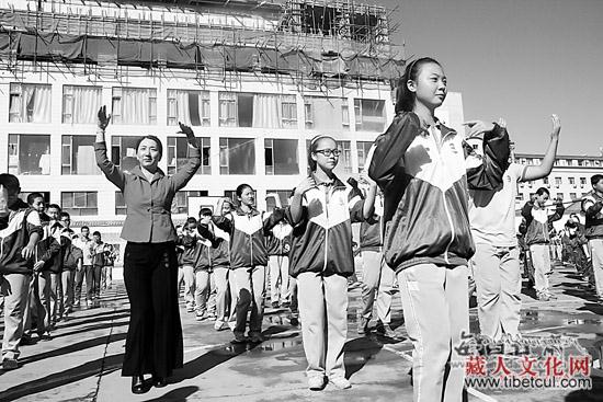 甘肃张掖青西中学：课间操换成锅庄舞传承民族文化
