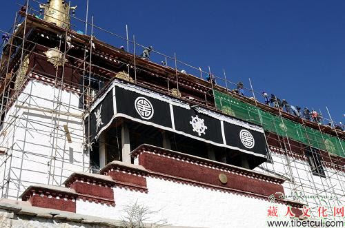 拉萨哲蚌寺文物维修工程进展顺利 进度已完成80%