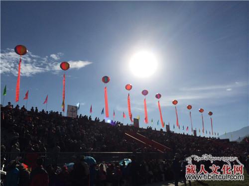 青海省第八届康巴文化旅游艺术节暨玉树赛马会开幕
