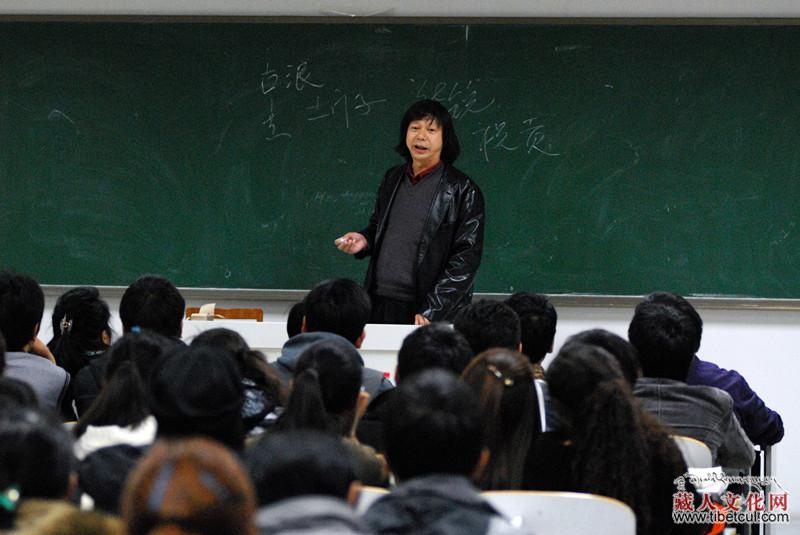 才旺瑙乳在中央民大举办讲座：我个人的藏文化追寻