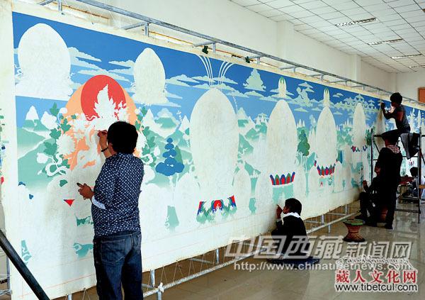 西藏唐卡艺术“华丽转身”推动传统唐卡产业发展