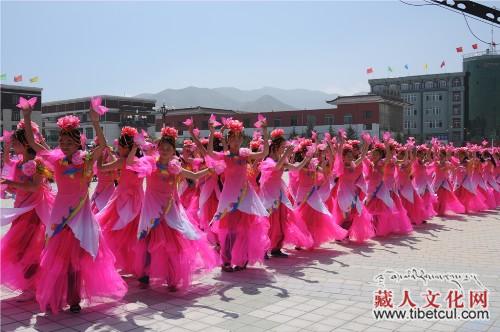 天祝县庆60周年开幕式文艺表演正在加紧彩排