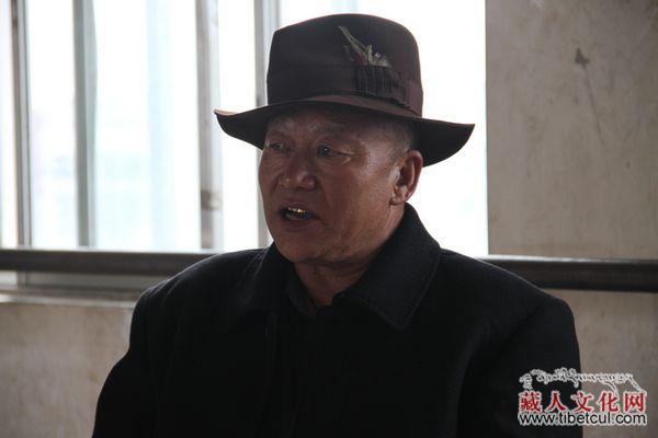 著名《格萨尔》说唱艺人哇角：青海泽库县的明星