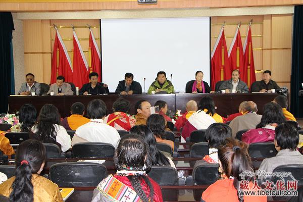 青海果洛地区《格萨尔》艺人学术鉴定会在甘德举行