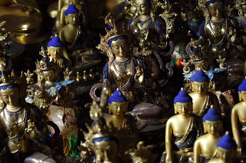禅古寺14000件藏传佛教文物“走”出废墟