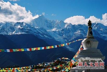 藏区八大神山之一：唯一一座明令禁止攀登的佛教神山