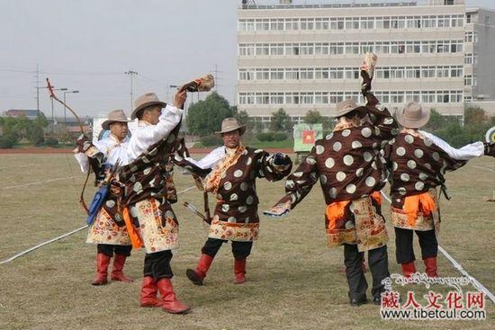 中国青海河湟地区第一届国际民间射箭邀请赛于七月举行